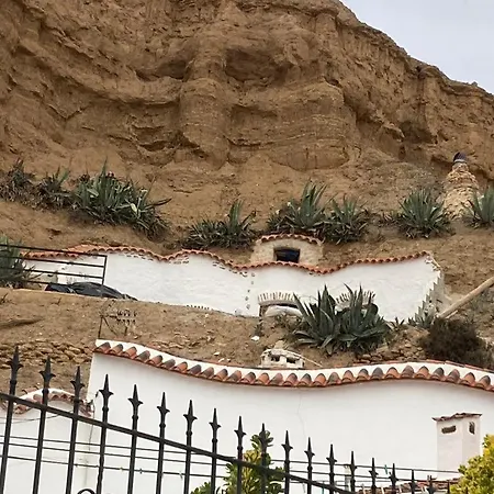 Creatively Designed Cavehouse With Jacuzzi *