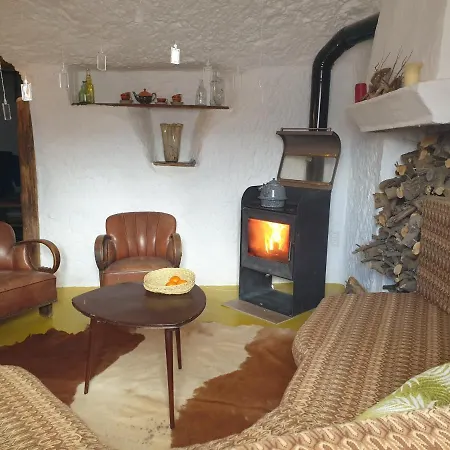 Creatively Designed Cavehouse With Jacuzzi 別荘 *