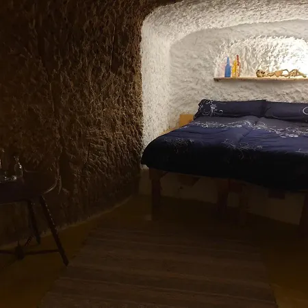Ferienhaus Creatively Designed Cavehouse With Jacuzzi Gorafe