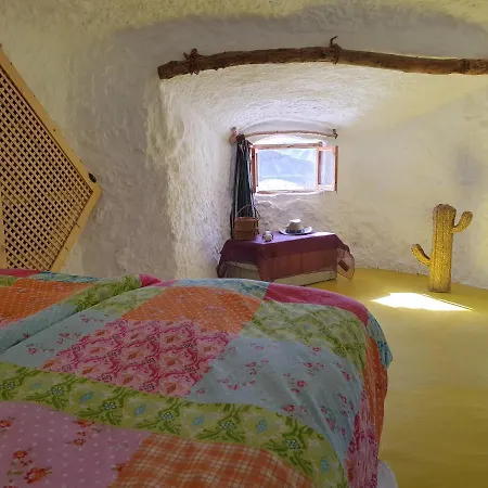 Creatively Designed Cavehouse With Jacuzzi Gorafe