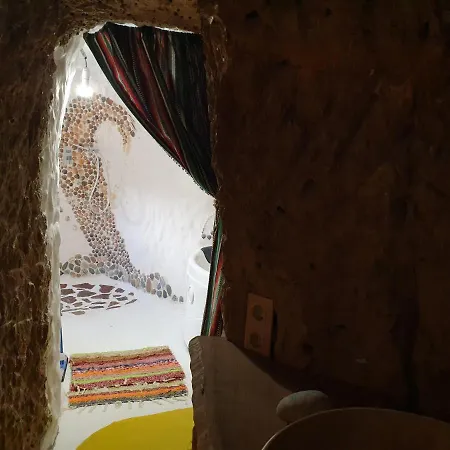 Hébergement de vacances Creatively Designed Cavehouse With Jacuzzi Gorafe