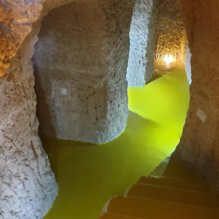 Creatively Designed Cavehouse With Jacuzzi 別荘 *