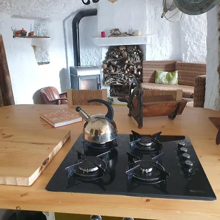 Creatively Designed Cavehouse With Jacuzzi Hébergement de vacances *