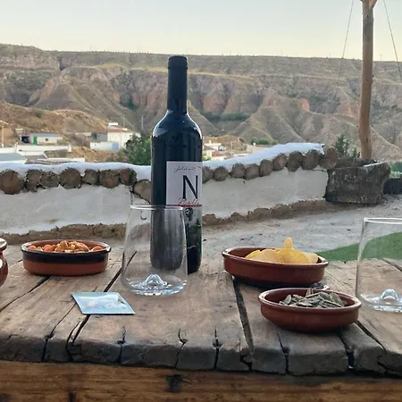 Hébergement de vacances Creatively Designed Cavehouse With Jacuzzi *