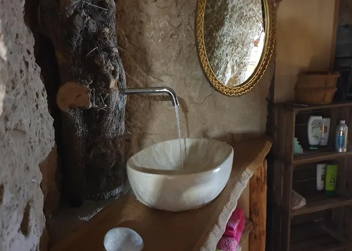 Creatively Designed Cavehouse With Jacuzzi