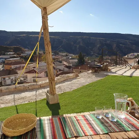 Creatively Designed Cavehouse With Jacuzzi
