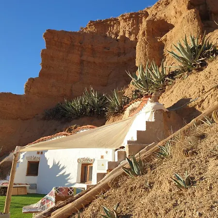 Creatively Designed Cavehouse With Jacuzzi * Gorafe