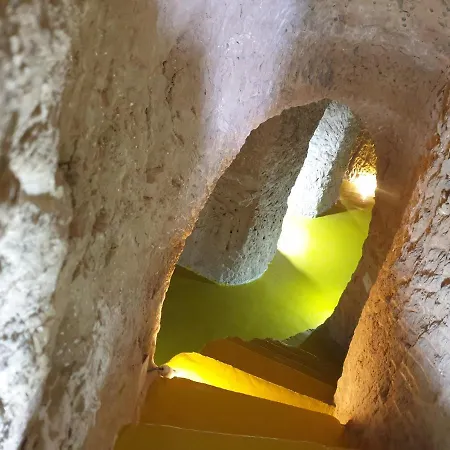 Creatively Designed Cavehouse With Jacuzzi *