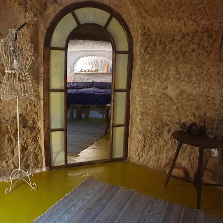 Creatively Designed Cavehouse With Jacuzzi * Gorafe
