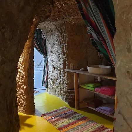 Creatively Designed Cavehouse With Jacuzzi *