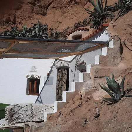 Creatively Designed Cavehouse With Jacuzzi Gorafe