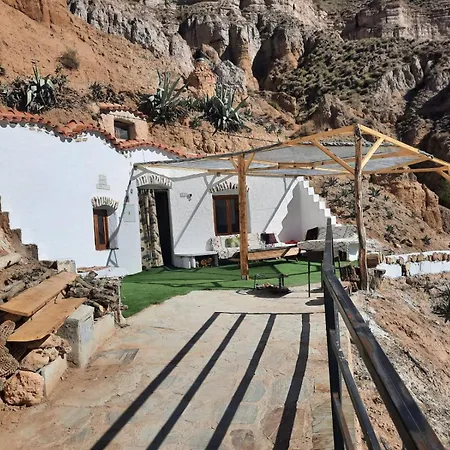 Creatively Designed Cavehouse With Jacuzzi Gorafe