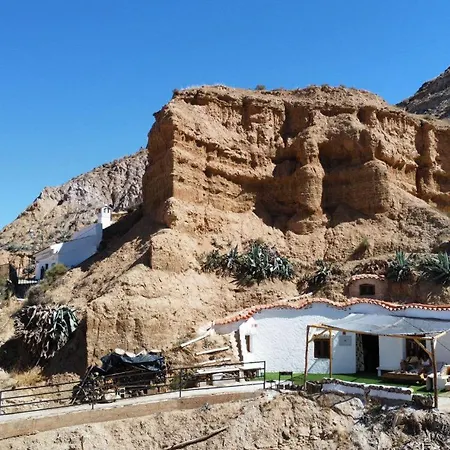 Creatively Designed Cavehouse With Jacuzzi * Gorafe