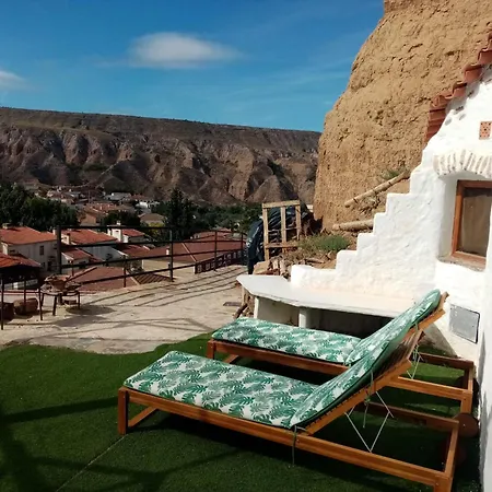Feriehus Creatively Designed Cavehouse With Jacuzzi